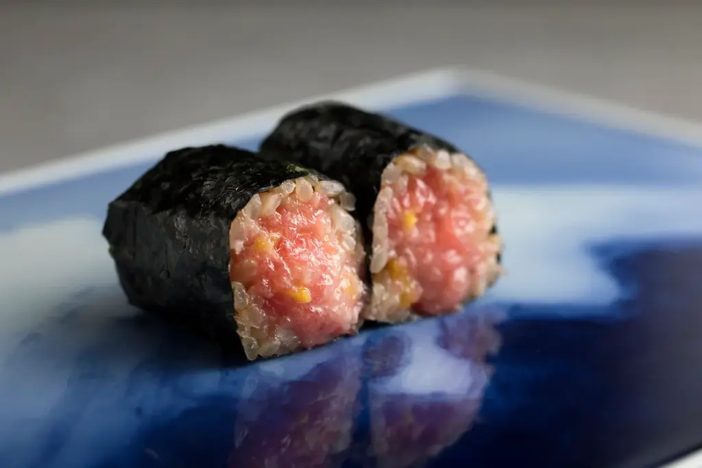 【シェラトン都ホテル東京】「鮨 白金 さえ㐂」のちらし寿司【限定20折】予約受付開始　天然本鮪や鮑など厳選素材の旨みと彩りで桃の節句を華やかに 画像 4