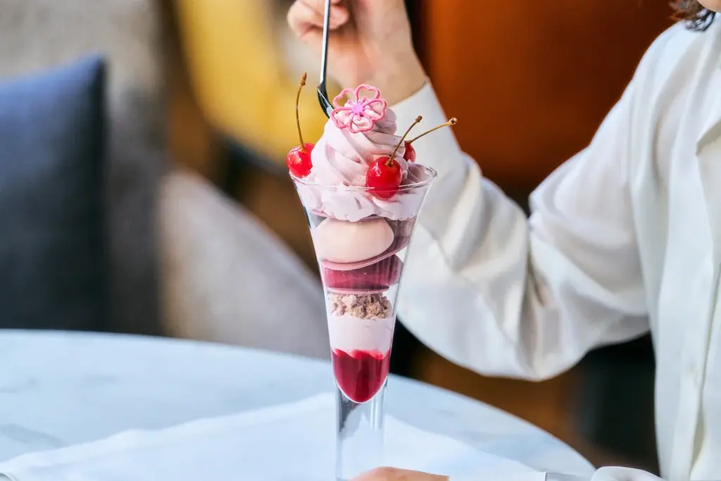 【フェアモント東京】パリと東京、2つの地に訪れる春を祝う２種の「桜アフタヌーンティー」3月1日（日）より提供開始 画像 3