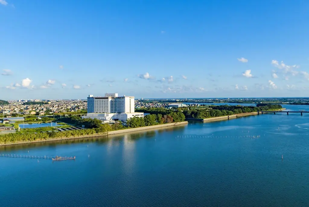 ウェディングチャペルの空間をリニューアル。「ブックチャペル」2026年2月1日グランドオープン！　アニメの聖地ならではの約9,000冊を選書【グランドメルキュール浜名湖リゾート＆スパ】 画像 5