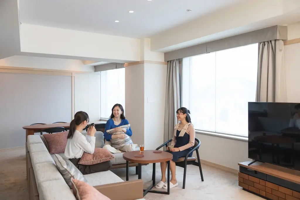 【札幌プリンスホテル】広々としたスイートルームで苺のアフタヌーンティーを楽しむ宿泊プランを1日1室限定で販売 画像 2