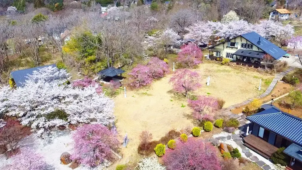 【日本最大級の独占お花見】2000坪の敷地に咲く桜を“1組”だけで貸切。Airbnb★5.0の究極ヴィラ「ReTune Hokuto」で、ととのう「花見×サウナ」予約解禁。 画像 12