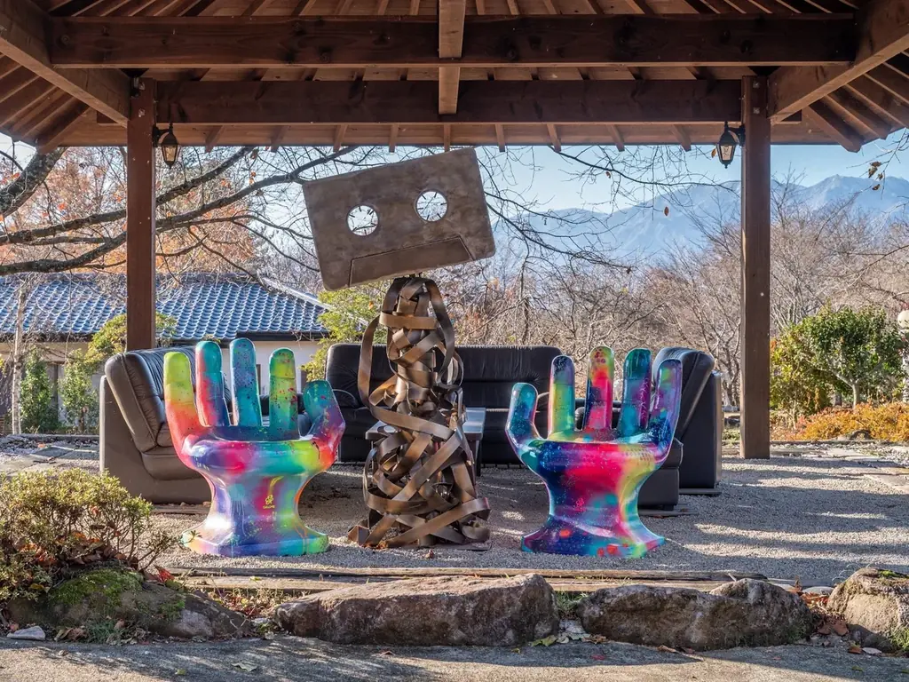 【日本最大級の独占お花見】2000坪の敷地に咲く桜を“1組”だけで貸切。Airbnb★5.0の究極ヴィラ「ReTune Hokuto」で、ととのう「花見×サウナ」予約解禁。 画像 14