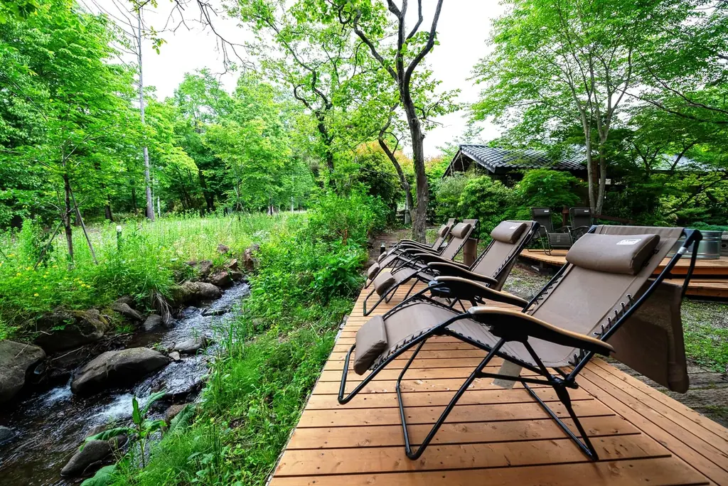 【日本最大級の独占お花見】2000坪の敷地に咲く桜を“1組”だけで貸切。Airbnb★5.0の究極ヴィラ「ReTune Hokuto」で、ととのう「花見×サウナ」予約解禁。 画像 3