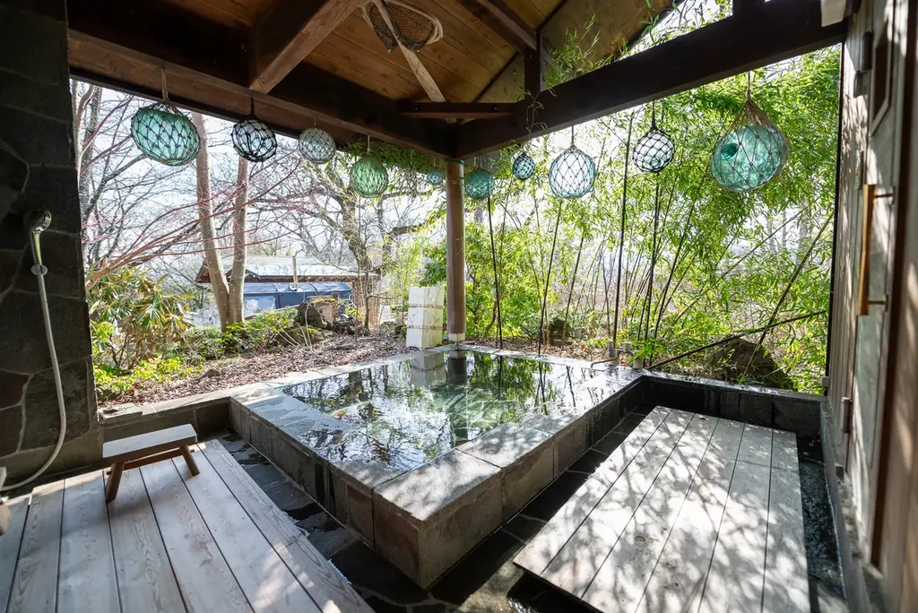 【日本最大級の独占お花見】2000坪の敷地に咲く桜を“1組”だけで貸切。Airbnb★5.0の究極ヴィラ「ReTune Hokuto」で、ととのう「花見×サウナ」予約解禁。 画像 5