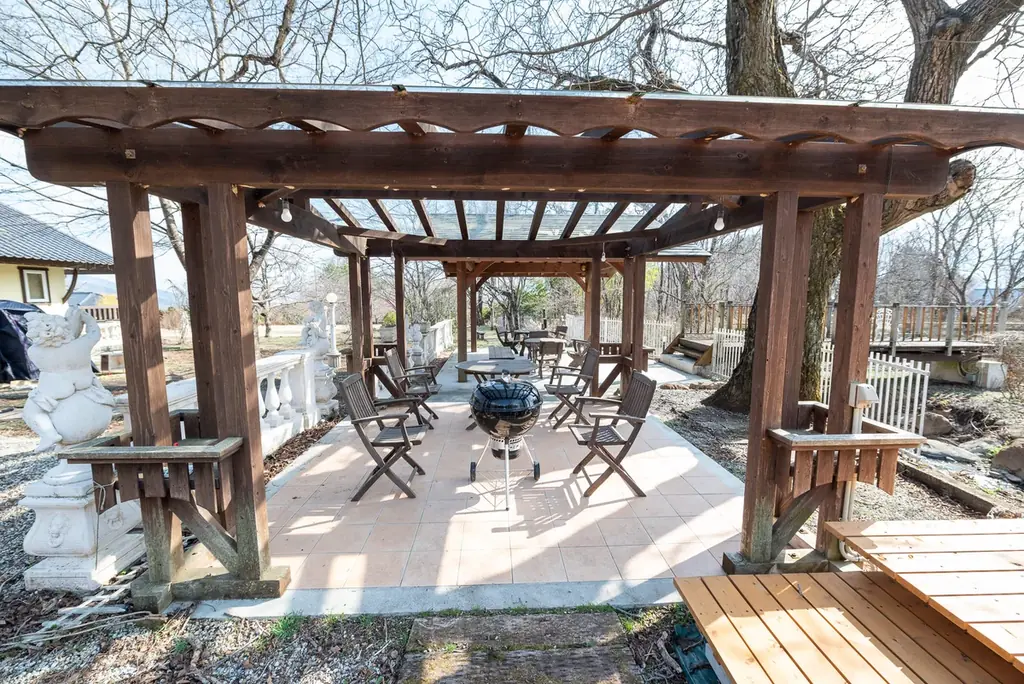 【日本最大級の独占お花見】2000坪の敷地に咲く桜を“1組”だけで貸切。Airbnb★5.0の究極ヴィラ「ReTune Hokuto」で、ととのう「花見×サウナ」予約解禁。 画像 6