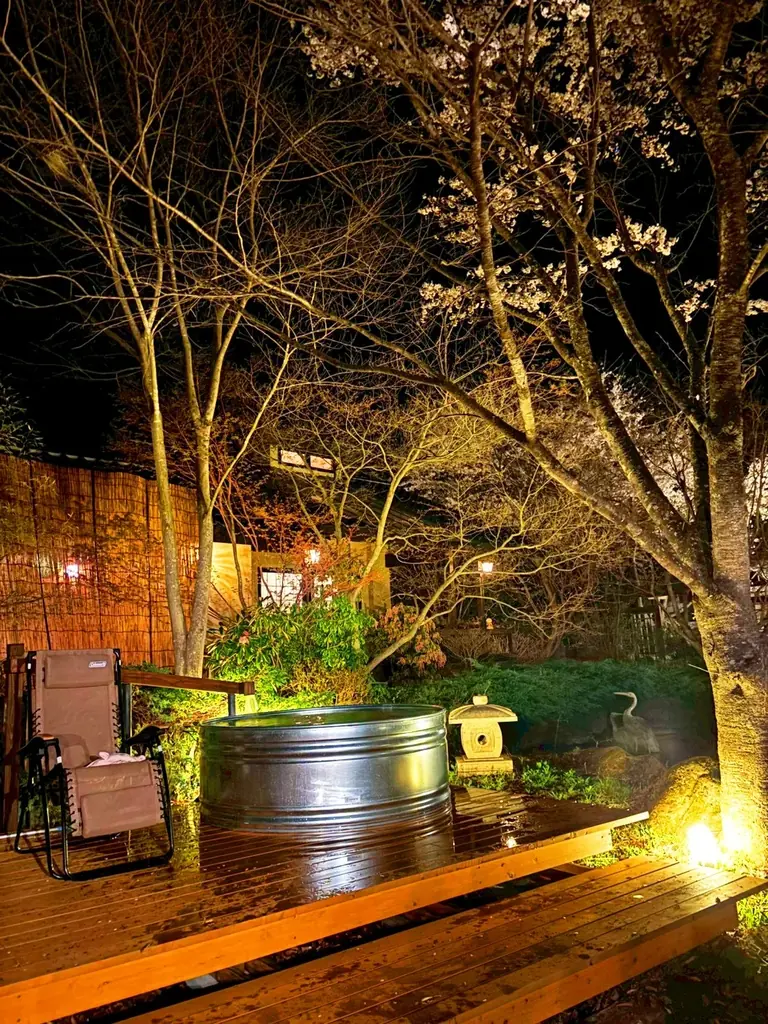 【日本最大級の独占お花見】2000坪の敷地に咲く桜を“1組”だけで貸切。Airbnb★5.0の究極ヴィラ「ReTune Hokuto」で、ととのう「花見×サウナ」予約解禁。 画像 9