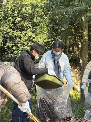 都立文京盲学校と共同で小石川後楽園清掃活動を実施 画像 1