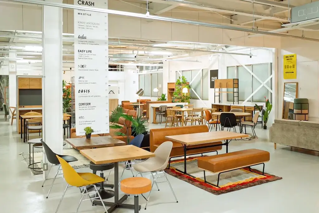 CRUSH CRASH PROJECT と ウンコちゃんの家具屋さんがコラボレーション。累計 3 万台突破の人気ソファ「プルート」の別注モデルを発表。 画像 5