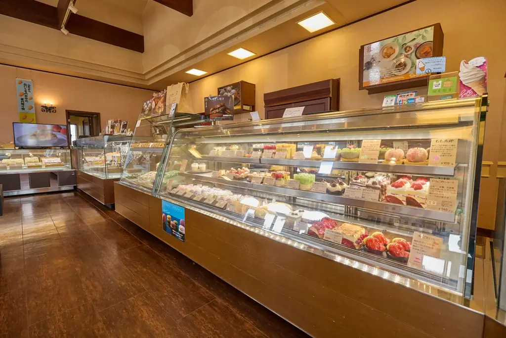 山形の“さくらんぼ”ケーキ、岡山の“レモン”ドーナツをお菓子で表現。人気旅行ガイドブック『ことりっぷ®』とのコラボ第17弾　2026年2月10日(火)より全国で発売 画像 4