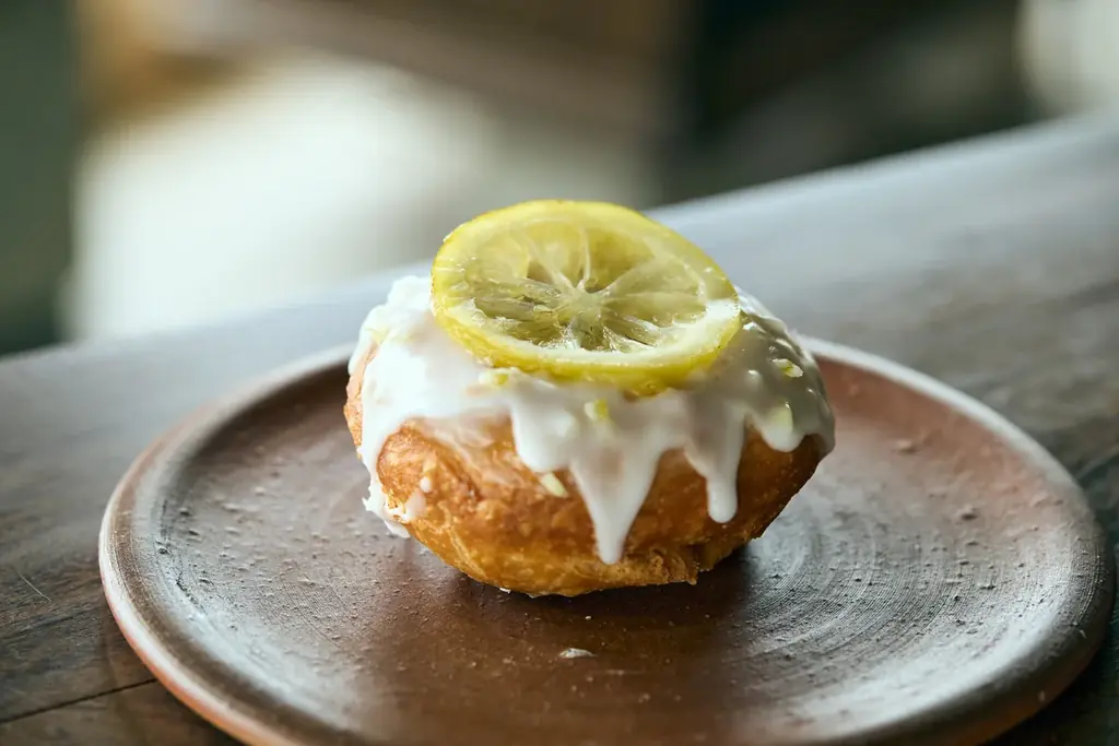 山形の“さくらんぼ”ケーキ、岡山の“レモン”ドーナツをお菓子で表現。人気旅行ガイドブック『ことりっぷ®』とのコラボ第17弾　2026年2月10日(火)より全国で発売 画像 9