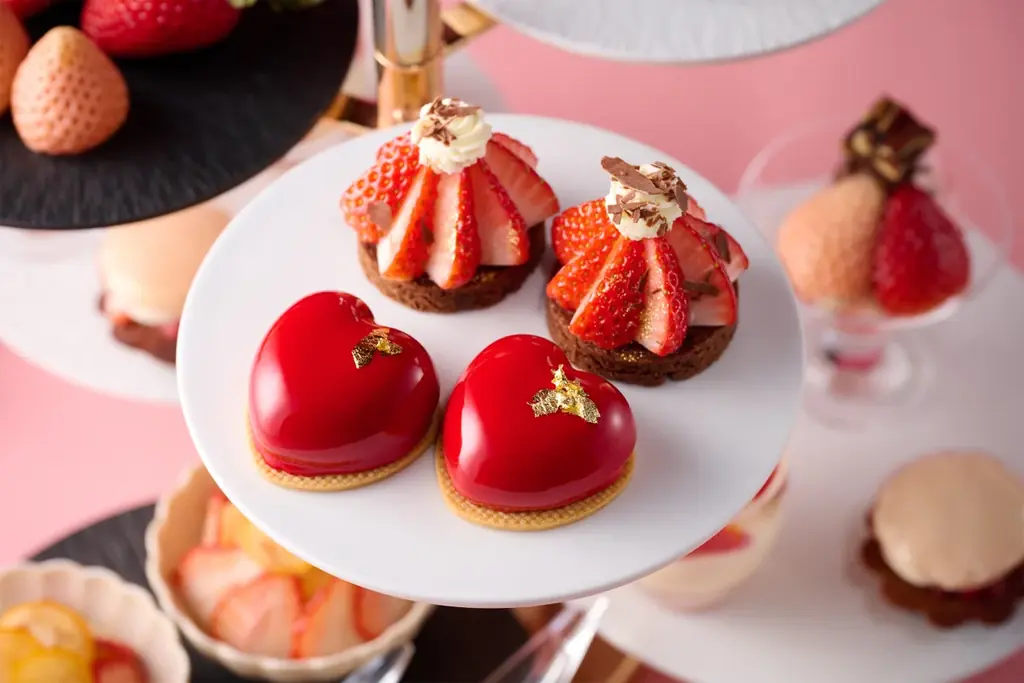 【旬の国産いちご7品種とチョコレートの贅沢なマリアージュ】青果の老舗仲卸が手がけるレストラン「DEK」で「ストロベリー＆チョコレートアフタヌーンティー」を開催（2/3〜3/31） 画像 2