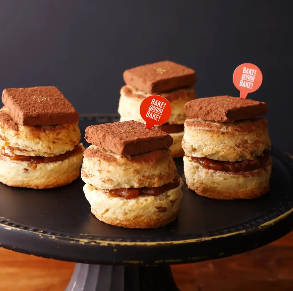 【BAKERS gonna BAKE】冬はチョコづくし！ふんわり柑橘が香る濃厚な“生チョコ”を贅沢にのせたスコーンサンドなど、冬限定の新作スコーン3種を発売 画像 4