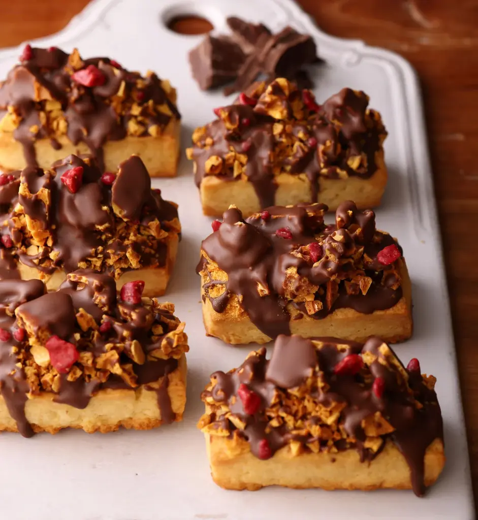 【BAKERS gonna BAKE】冬はチョコづくし！ふんわり柑橘が香る濃厚な“生チョコ”を贅沢にのせたスコーンサンドなど、冬限定の新作スコーン3種を発売 画像 6