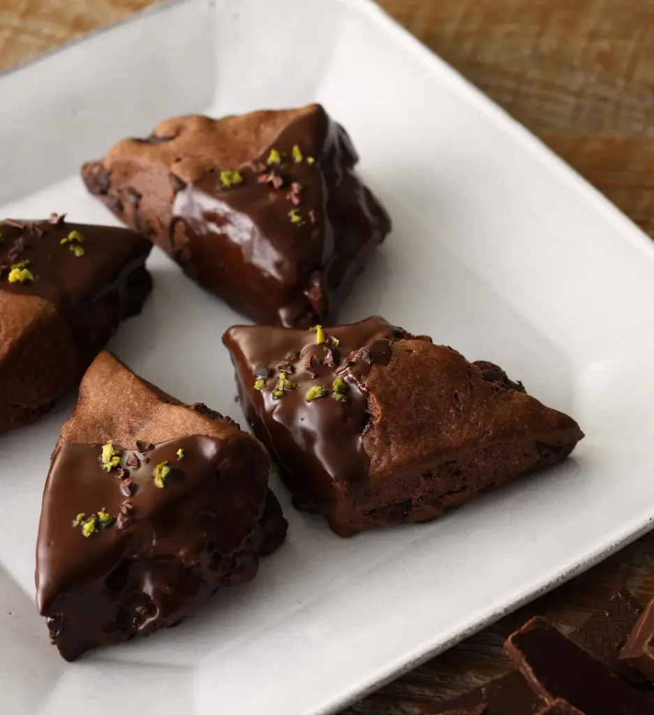 【BAKERS gonna BAKE】冬はチョコづくし！ふんわり柑橘が香る濃厚な“生チョコ”を贅沢にのせたスコーンサンドなど、冬限定の新作スコーン3種を発売 画像 7