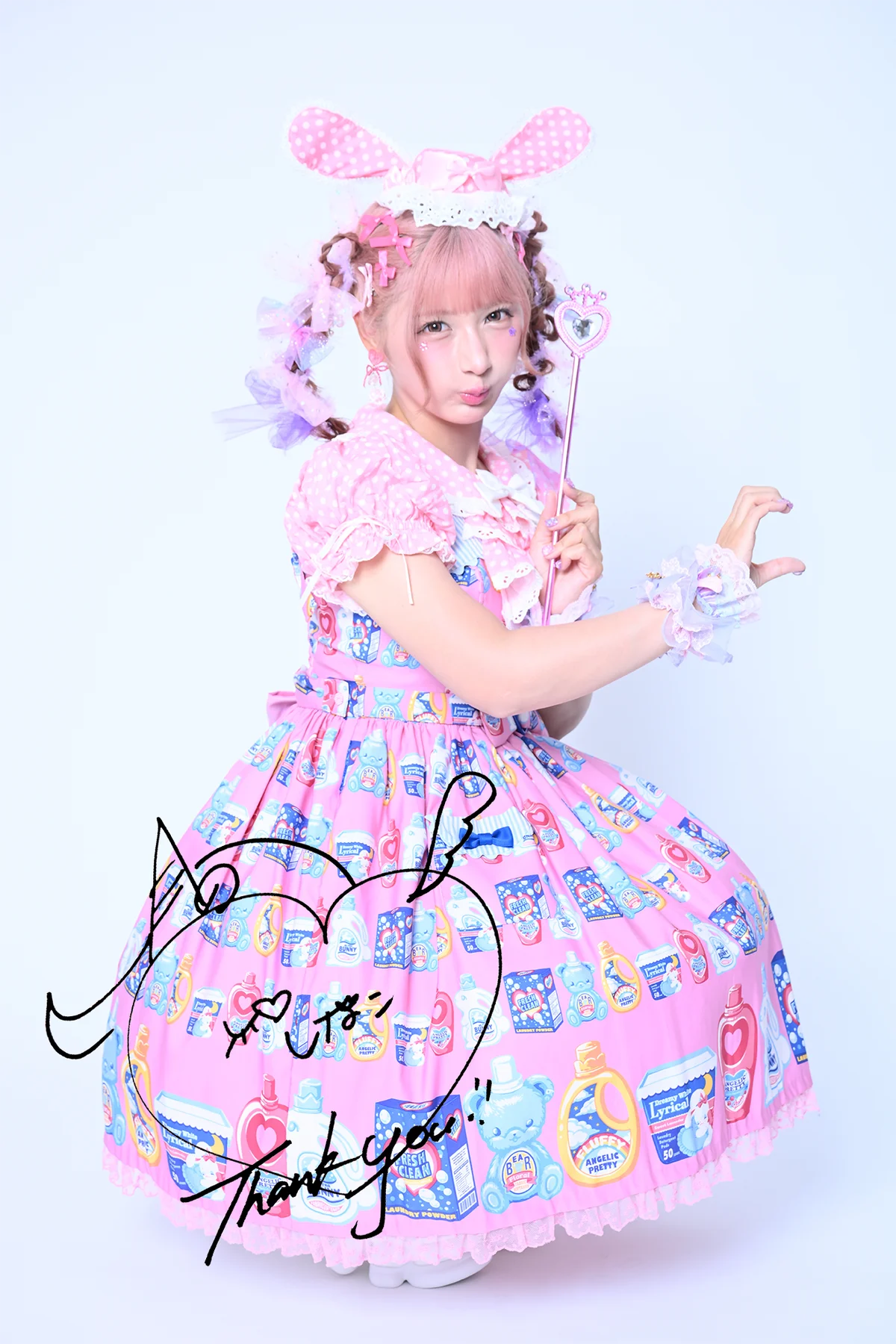 SNSで話題沸騰の“しなこ”さんと“ワイモバイル”がコラボ！限定LINEスタンプを無料配布 画像 12