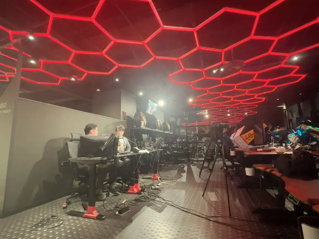 町田のeスポーツ施設NOABOX、ゲームイベントの実況配信スタジオでの使用レビュー — プロチームのブートキャンプ拠点としても活用拡大 画像 1