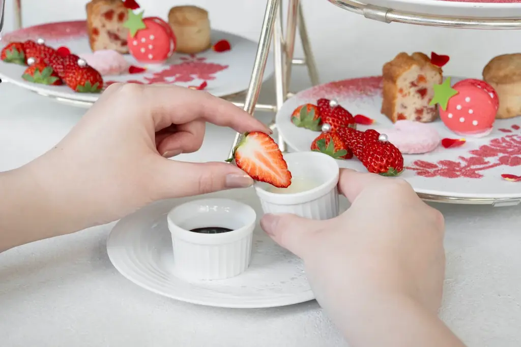 【ウェスティンホテル大阪】ストロベリーアフタヌーンティー提供開始！希少いちご「あまりん」をアクセントに、たっぷりのいちごに包まれる 画像 3