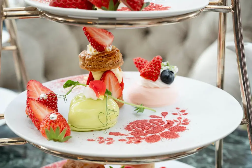 【ウェスティンホテル大阪】ストロベリーアフタヌーンティー提供開始！希少いちご「あまりん」をアクセントに、たっぷりのいちごに包まれる 画像 4
