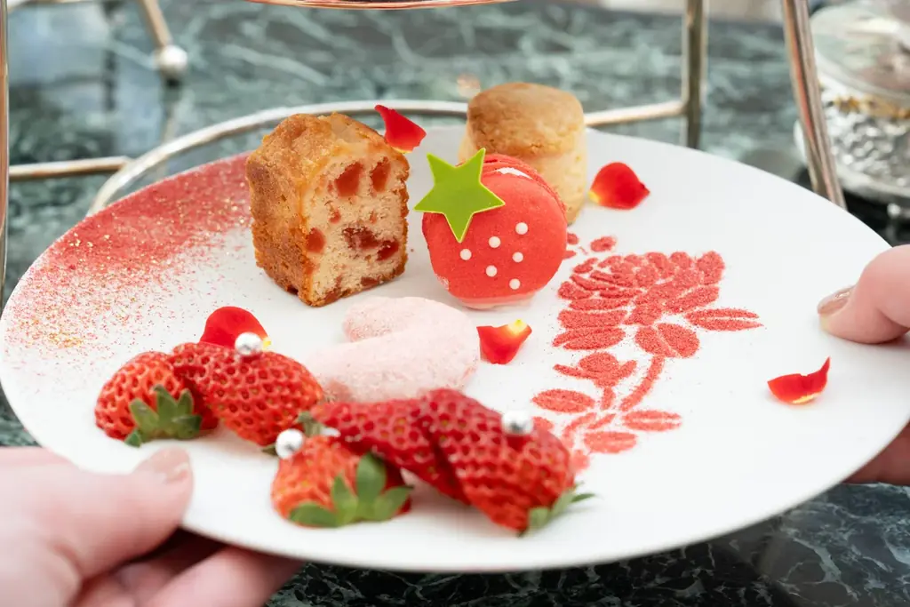 【ウェスティンホテル大阪】ストロベリーアフタヌーンティー提供開始！希少いちご「あまりん」をアクセントに、たっぷりのいちごに包まれる 画像 5