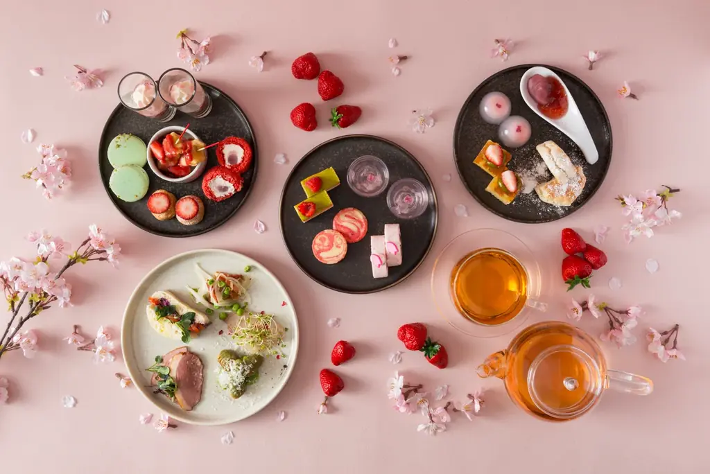 春の訪れを告げる華やかなスイーツ＆セイボリーが登場　いちごと桜のスプリングアフタヌーンティー 画像 2