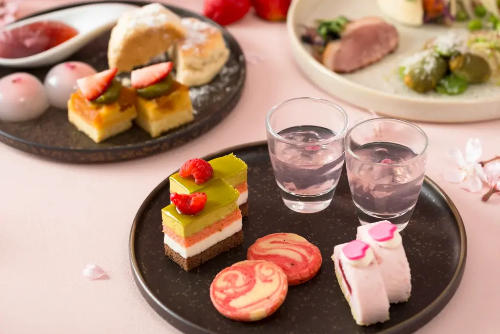 春の訪れを告げる華やかなスイーツ＆セイボリーが登場　いちごと桜のスプリングアフタヌーンティー 画像 4