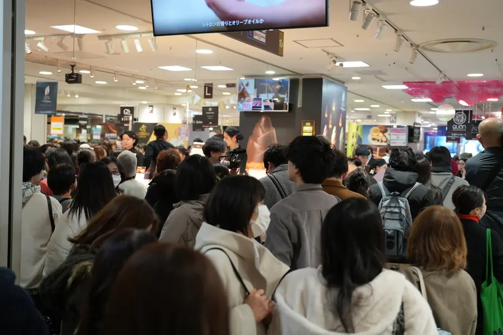 日本最大級のチョコの祭典で即完売！バレンタインシーズンに、「和」をテーマに＋αのひと味を加えた「きのこの山」「たけのこの里」２商品が同時に全国発売決定！ 画像 4