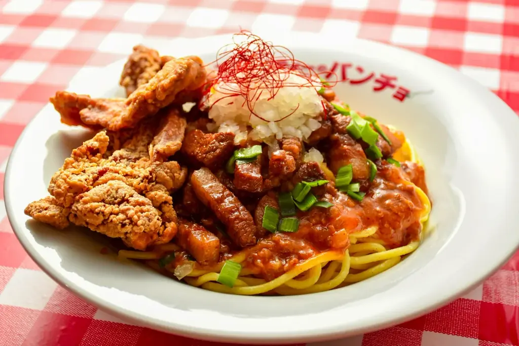 パンチョ大王のラブコールで実現！大食いタレントますぶちさちよ監修・期間限定メニュー「肉！麺！酒！これが本気のさちよ盛り　牛豚鶏三種の台湾風肉山スパ」を2月16日（月）に発売 画像 4