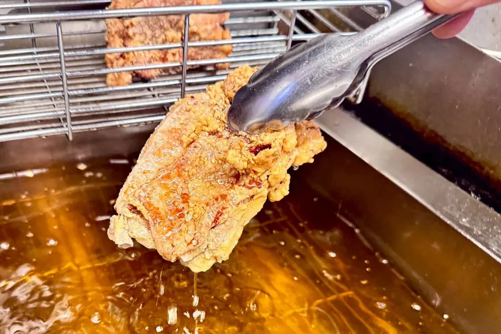 パンチョ大王のラブコールで実現！大食いタレントますぶちさちよ監修・期間限定メニュー「肉！麺！酒！これが本気のさちよ盛り　牛豚鶏三種の台湾風肉山スパ」を2月16日（月）に発売 画像 5