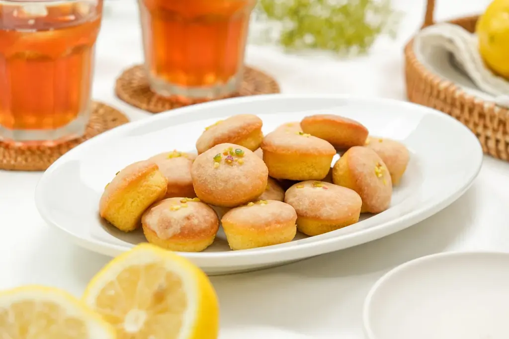 【瀬戸内レモンを皮ごと贅沢に】甘酸っぱいアイシングとシャリシャリ食感が楽しい『瀬戸内レモンのひとくちケーキ』をスナックミーオンラインストアで期間限定発売 画像 1