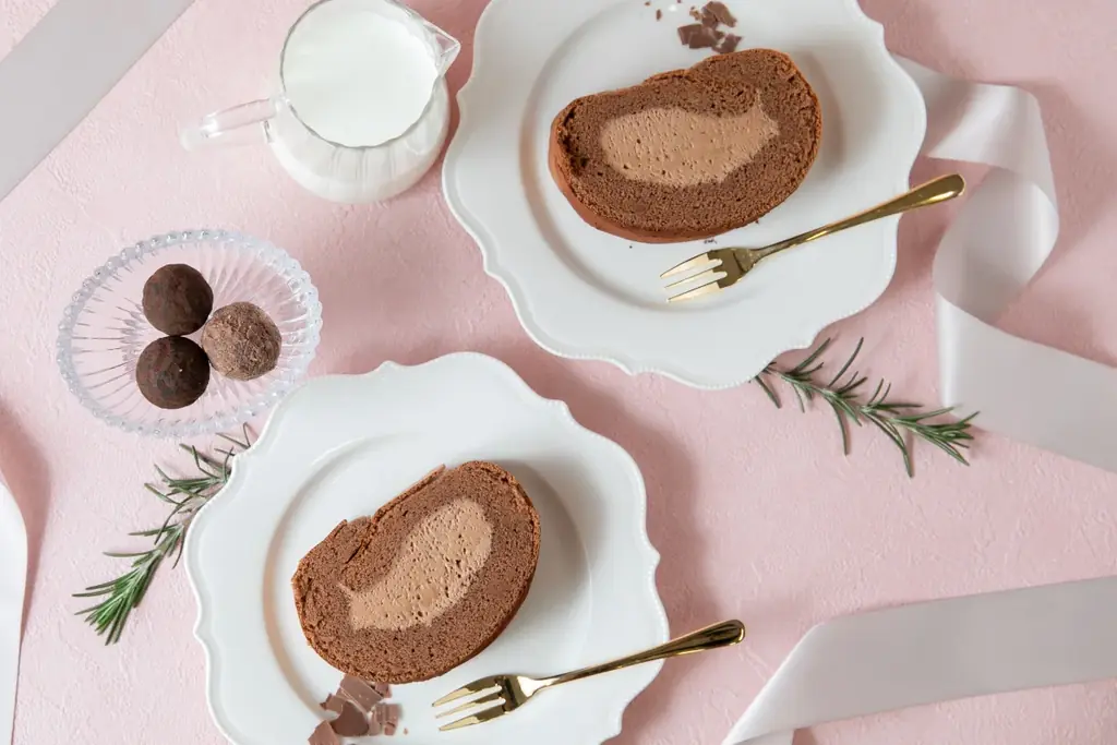 昨年好評のコラボスイーツが進化して再登場！ &Mel×モンシェール「食物繊維たっぷり 米粉のショコラロール」 画像 2