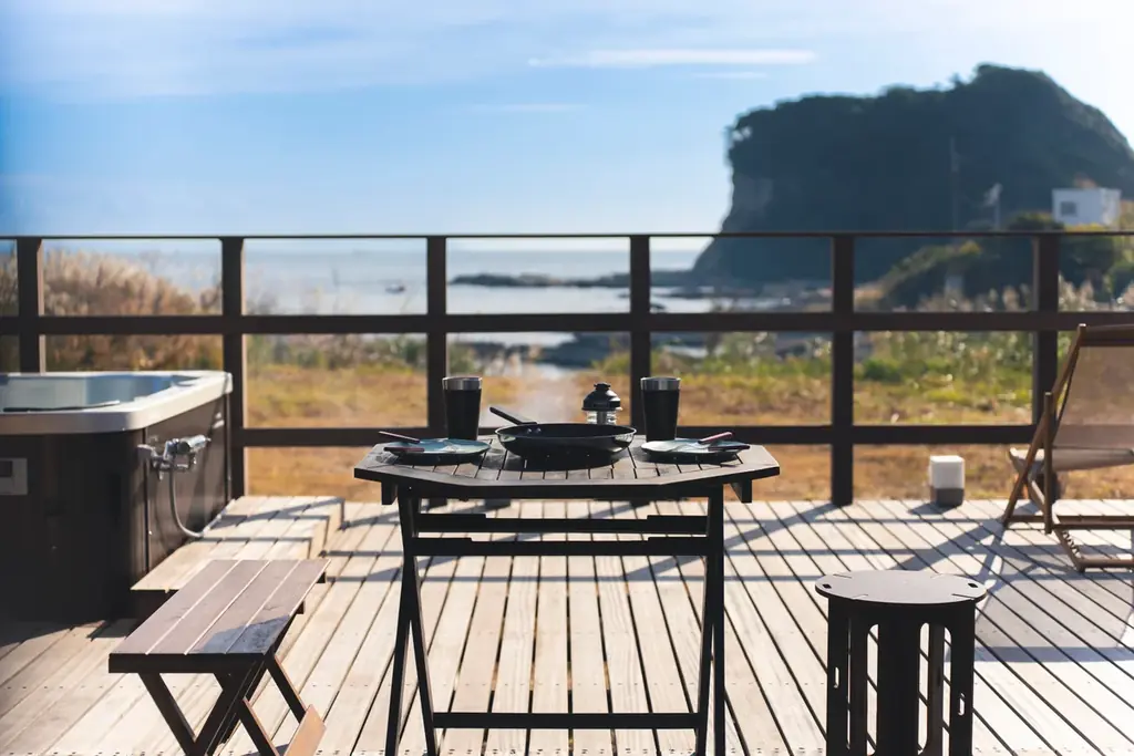 【土日も対象・全日20％OFF】“プライベートビーチを独占する”全棟サウナ＆温水ジャグジー付き海辺のグランピング「STOKED private villa 松輪」お得なキャンペーンを販売開始！ 画像 3