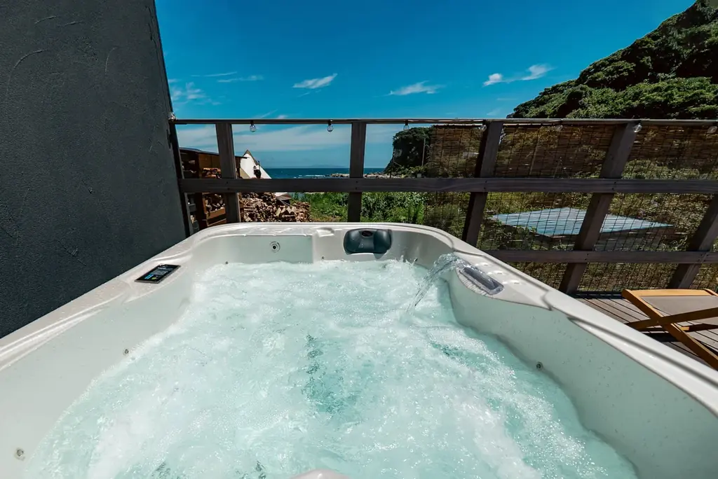 【土日も対象・全日20％OFF】“プライベートビーチを独占する”全棟サウナ＆温水ジャグジー付き海辺のグランピング「STOKED private villa 松輪」お得なキャンペーンを販売開始！ 画像 9