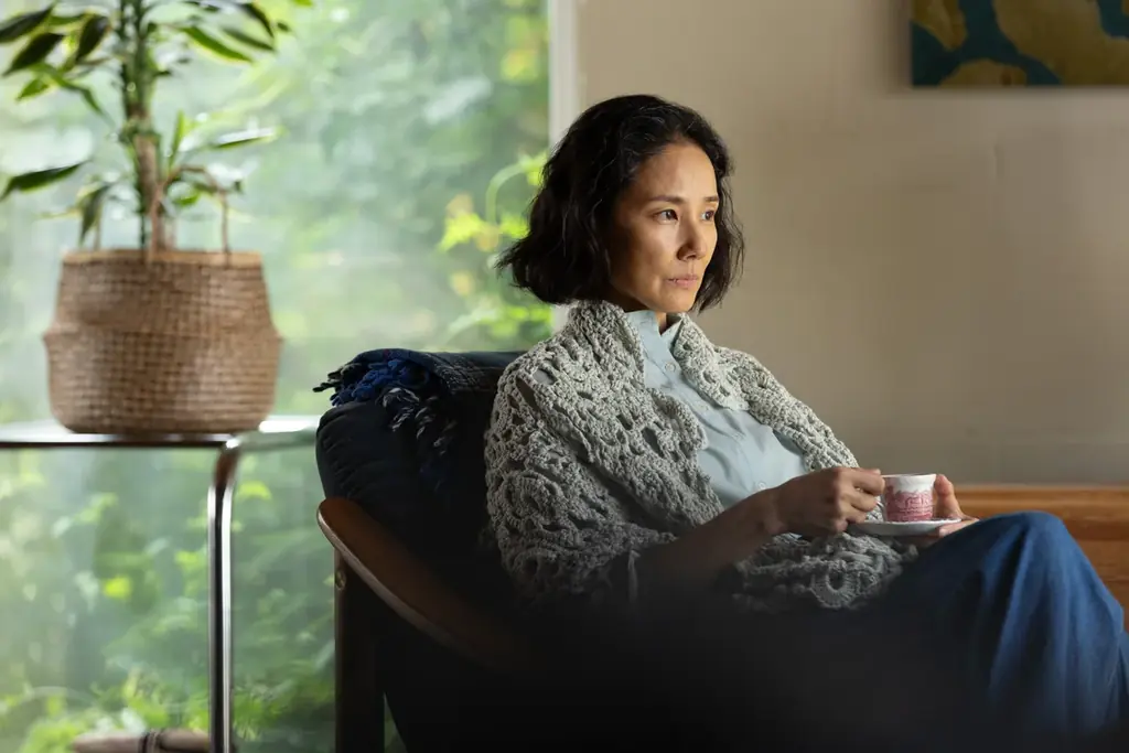 映画『遠い山なみの光』U-NEXT独占配信開始！カンヌ国際映画祭「ある視点」部門正式出品、国内映画賞席巻中の広瀬すず主演による“記憶の秘密”をめぐる感動のヒューマンミステリー 画像 6