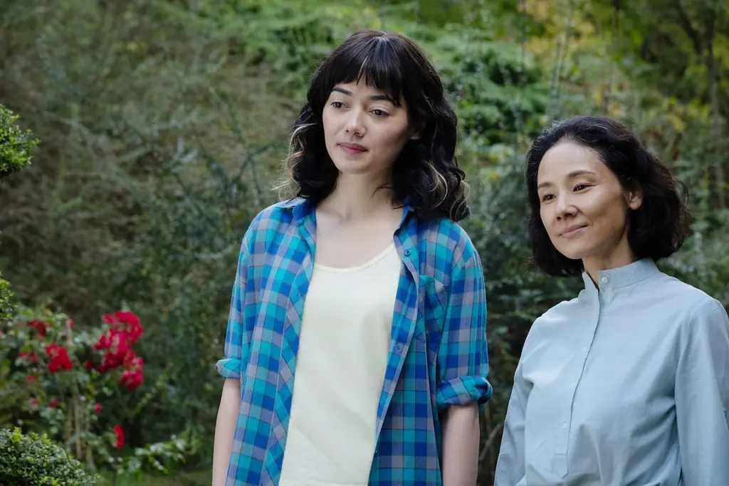 映画『遠い山なみの光』U-NEXT独占配信開始！カンヌ国際映画祭「ある視点」部門正式出品、国内映画賞席巻中の広瀬すず主演による“記憶の秘密”をめぐる感動のヒューマンミステリー 画像 9