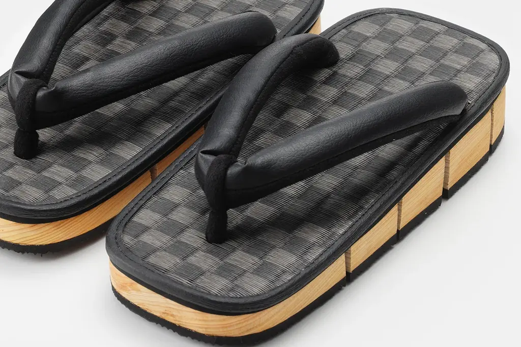 「足裏で味わう市松畳の贅沢。大人のための八ツ折下駄 Leggiero-然-」 画像 3