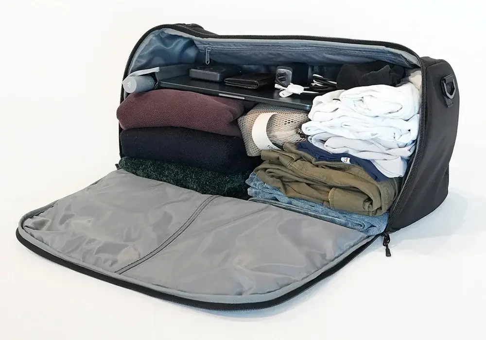 出先でのアイロン掛けの時間ゼロへ。 スーツを綺麗に持ち運べる大人のための鞄 画像 13