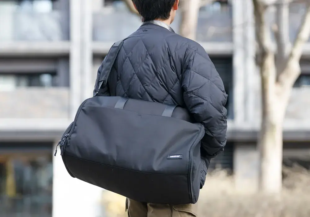 出先でのアイロン掛けの時間ゼロへ。 スーツを綺麗に持ち運べる大人のための鞄 画像 14