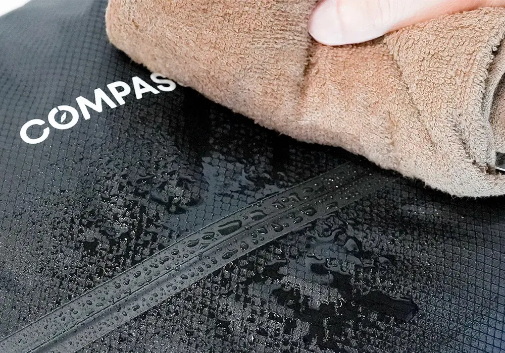 出先でのアイロン掛けの時間ゼロへ。 スーツを綺麗に持ち運べる大人のための鞄 画像 18