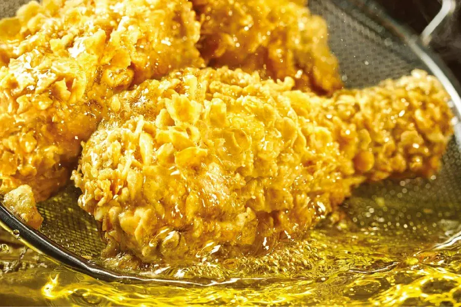 【bb.q オリーブチキン】サクッと、ぷりっと、えび三昧。えびとチキンの美味しい相乗効果が楽しい「えびフライバーガー」シリーズが新登場！ 画像 5