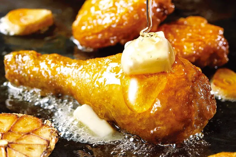 【bb.q オリーブチキン】サクッと、ぷりっと、えび三昧。えびとチキンの美味しい相乗効果が楽しい「えびフライバーガー」シリーズが新登場！ 画像 7