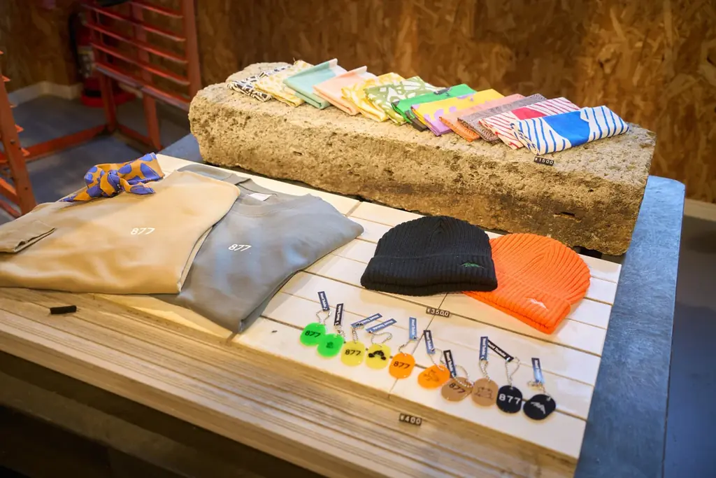 筑波山の中腹で、“ちょいワクの寄り道”はじまる。甘い土産屋「877」オープン 画像 11