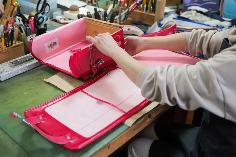 「しまい込む思い出」から「日常で使う宝物」へ。ランドセルをトートバッグに再生するカナーズ・ジャパンが春の予約受付をスタート。 画像 10