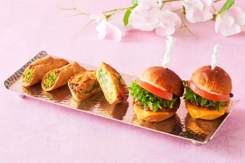 春風が運ぶ、いちごの香り。ホテル最上階からのオーシャンビューとともに心華やぐアフタヌーンティー 画像 4