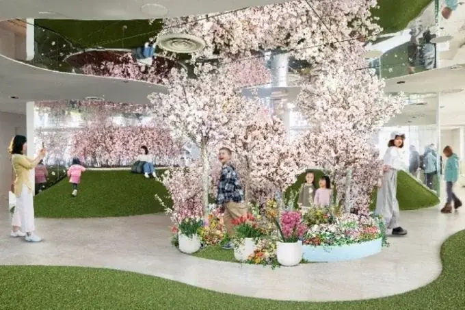 日本で一番早い開花宣言！？花粉を気にせず屋内でお花見気分♪『てんぼうパーク　さくらまつり』夜間限定で提灯を持って特別な春の記念撮影も！*2月26日（木）～5月10日（日）* 画像 1