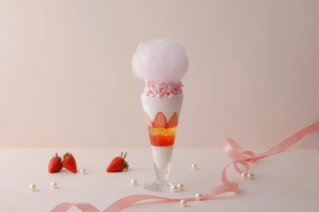 【南紀白浜マリオットホテル】春を彩る、まりひめの贅沢パフェが登場「Strawberry Luxe」を発売 画像 1