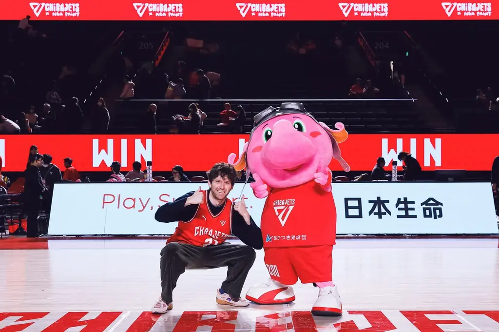 【千葉ジェッツ】Bリーグ初「NBA PAINT × 千葉ジェッツ」コラボ、グッズ完売に加え、異例の“クリエイティブ・ジャック”でファンを魅了！ 画像 2