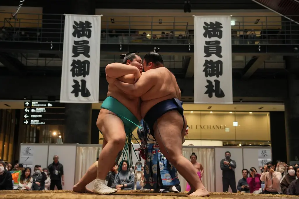 3月1日開催「春がキタ！うめきた場所」土俵で相撲体験