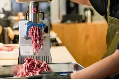 【“極上メンチカツ”専門店 誕生】揚げることを追求し続けた串カツ田中の新ブランド「挽きたて和牛レアカツ ザ・メンチ」が2026年2月7日(土)より埼玉・大宮にグランドオープン 画像 12