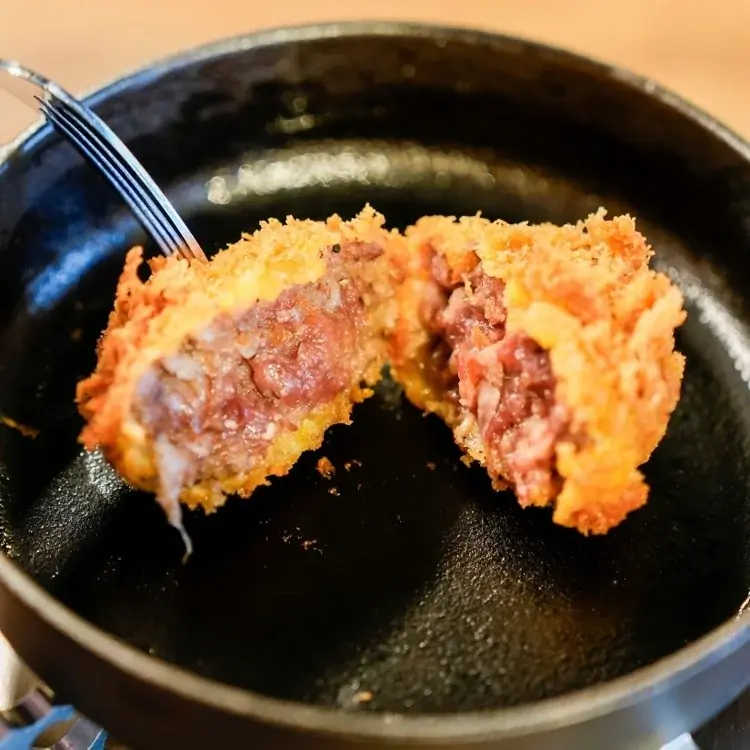 【“極上メンチカツ”専門店 誕生】揚げることを追求し続けた串カツ田中の新ブランド「挽きたて和牛レアカツ ザ・メンチ」が2026年2月7日(土)より埼玉・大宮にグランドオープン 画像 4