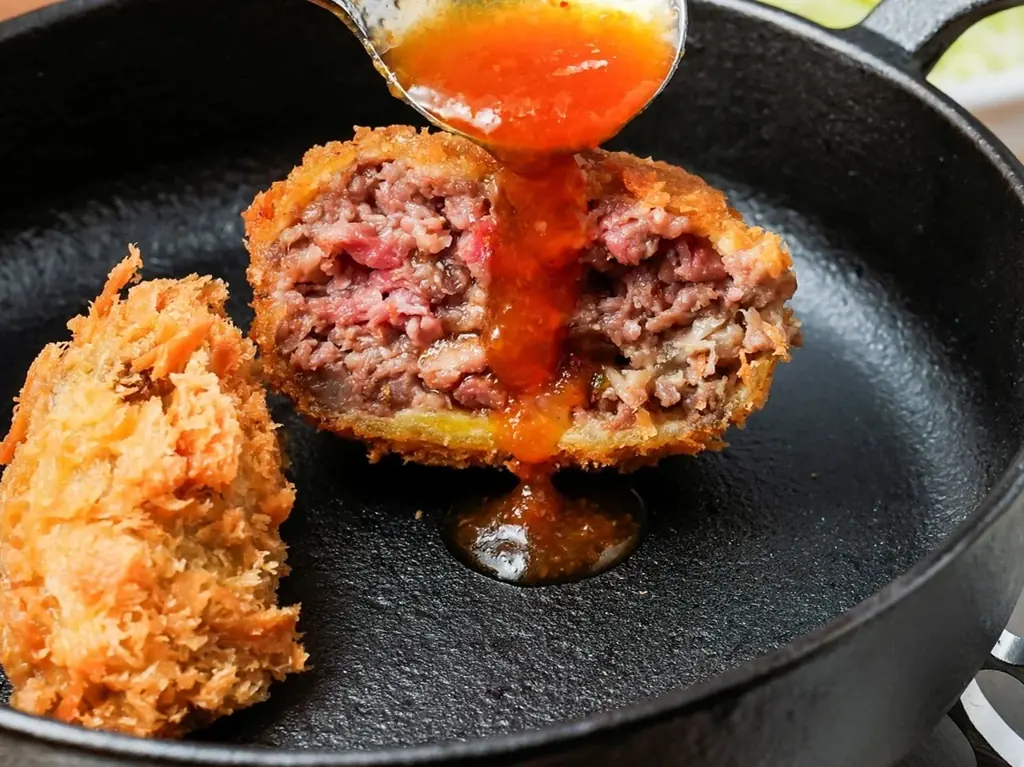 【“極上メンチカツ”専門店 誕生】揚げることを追求し続けた串カツ田中の新ブランド「挽きたて和牛レアカツ ザ・メンチ」が2026年2月7日(土)より埼玉・大宮にグランドオープン 画像 7